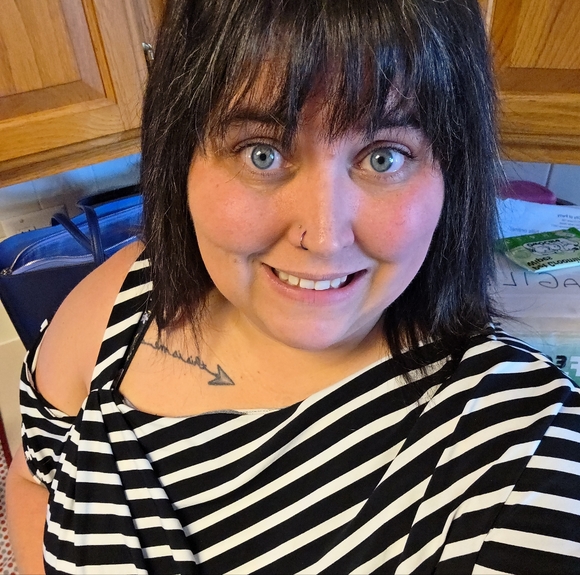 Meet your Posher, Melissa - Picture 1 of 1